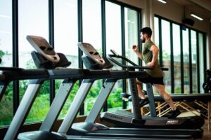 fitnessstore112-man-8545861_1920